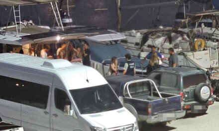Επιχείρηση «Κρουαζιέρα θα σε πάω» από την ΑΑΔΕ: Φοροδιαφυγή πολλαπλών επιπέδων σε ημερόπλοια της Σαντορίνης