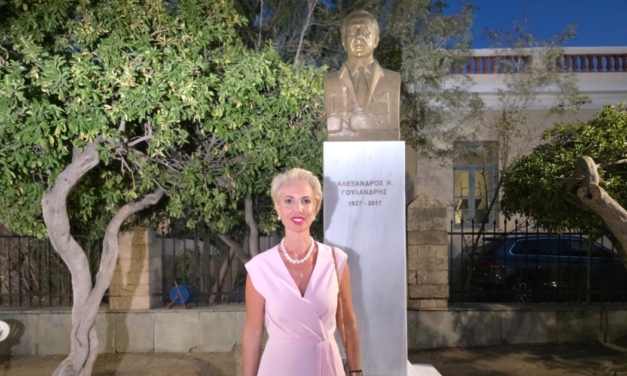 Η Κατερίνα Μονογυιού στα σχολεία της Άνδρου και στα αποκαλυπτήρια της προτομής του Αλεξάνδρου Γουλανδρή