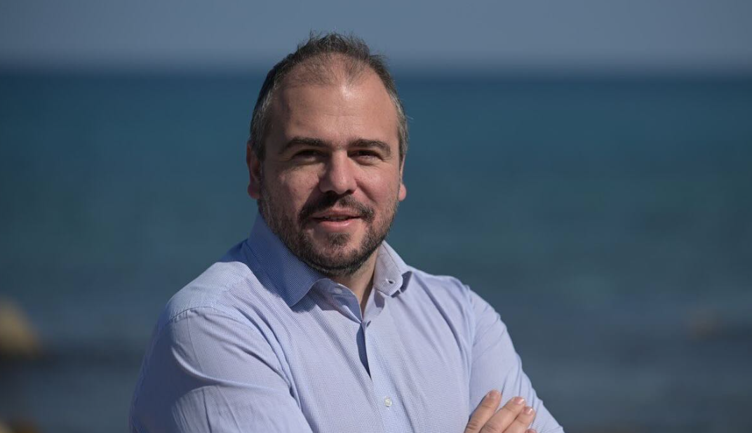 Ημέρα Τουρισμού – Ο Βουλευτής Φίλιππος Φόρτωμας Καλεί τις Κυκλάδες σε Στροφή στη Βιωσιμότητα
