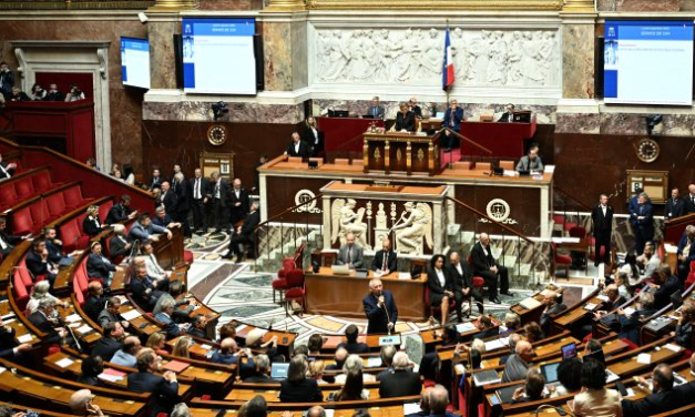 Γαλλία: Κατέρρευσε η κυβέρνηση Μπαϊρού – Τα σενάρια της επόμενης μέρας και οι επιλογές του Μακρόν