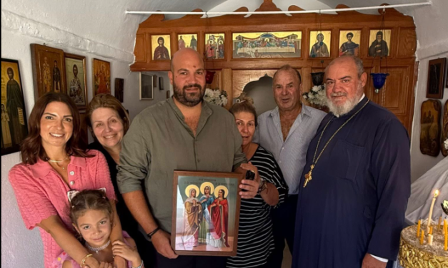 Θεία Λειτουργία στον Άγιο Κωνσταντίνο του Κόρφου Μυκόνου