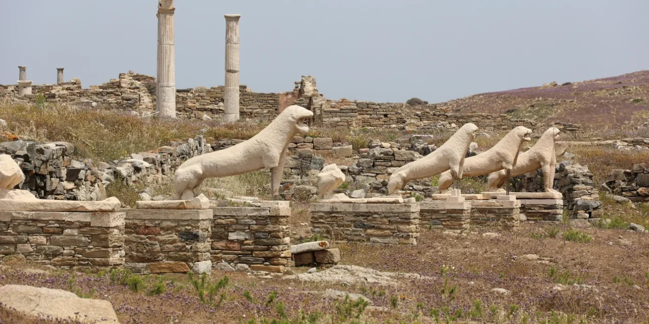 Το «ακατοίκητο διαμάντι» των Κυκλάδων που ξετρέλανε τον Independent