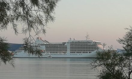 Αποβίβαση ασθενούς από κρουαζιερόπλοιο στη Μύκονο