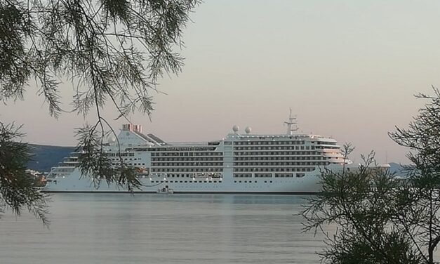 Αποβίβαση ασθενούς από κρουαζιερόπλοιο στη Μύκονο