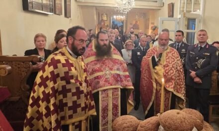 Λαμπρός Εσπερινός για τον Πολιούχο Άγιο Αρτέμιο στη Μύκονο – Πλήθος Πιστών και Επισήμων τίμησαν τον Μεγαλομάρτυρα