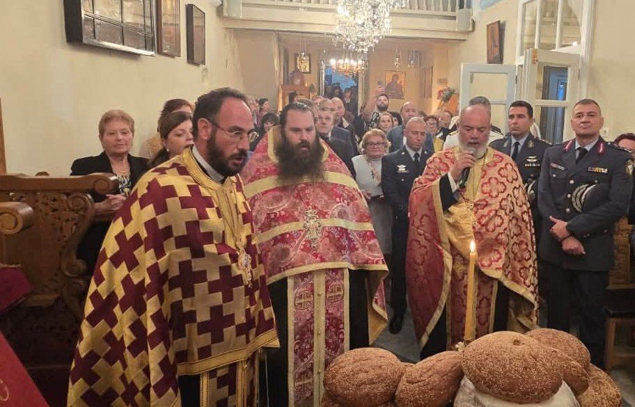 Λαμπρός Εσπερινός για τον Πολιούχο Άγιο Αρτέμιο στη Μύκονο – Πλήθος Πιστών και Επισήμων τίμησαν τον Μεγαλομάρτυρα