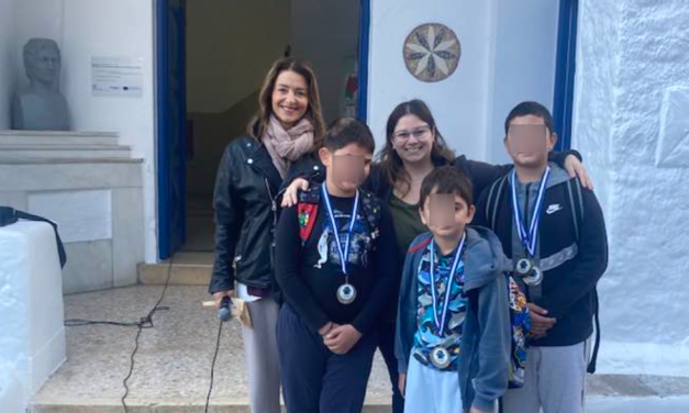 Η επιμονή και η προσπάθεια ανταμείβονται: Το 1ο Δημοτικό Σχολείο Μυκόνου Θριαμβεύει στο Διαδικτυακό Πρωτάθλημα Σκακιού!