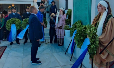 Η Μύκονος Τιμά το Έπος του ’40: Μήνυμα Ενότητας και Ελευθερίας από τον Δήμαρχο Χρήστο Βερώνη