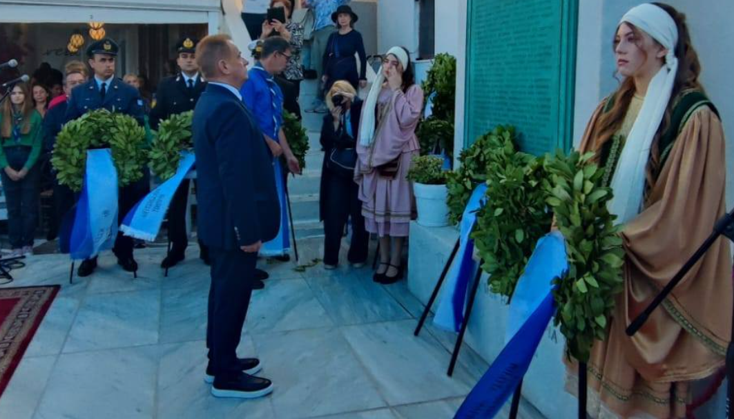 Η Μύκονος Τιμά το Έπος του ’40: Μήνυμα Ενότητας και Ελευθερίας από τον Δήμαρχο Χρήστο Βερώνη