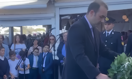 Σταύρος Γρύμπλας: Η Ελευθερία Κερδίζεται με Θάρρος – Η Μύκονος τίμησε το μεγάλο ‘ΌΧΙ’