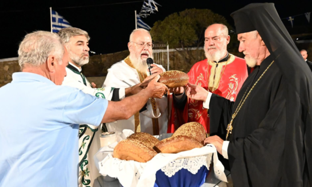 Μεγάλη προσέλευση πιστών στον Εόρτιο Εσπερινό των Αγίων Κυπριανού και Ιουστίνης
