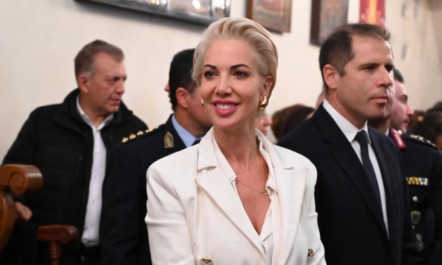 Η Κατερίνα Μονογυιού στις εορταστικές εκδηλώσεις του πολιούχου της Μυκόνου, Αγίου Αρτεμίου