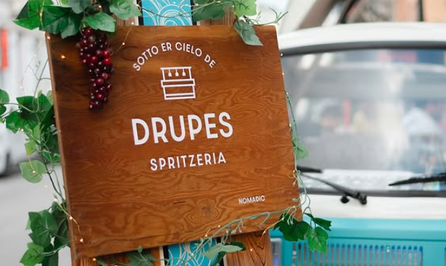 Το «Drupes & Drips» φέρνει τη Λούζα Μυκόνου στις καλύτερες σπριτσερίες της Αθηνας