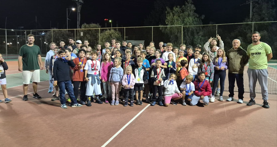Η Μύκονος με 18 παιδιά στο Cyclades Tennis Tour της Σύρου