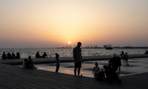 Εφιαλτικά στοιχεία για το δημογραφικό στην Ελλάδα: Δραματική μείωση των γεννήσεων το 2024 – Λιγότεροι γάμοι, περισσότερα διαζύγια