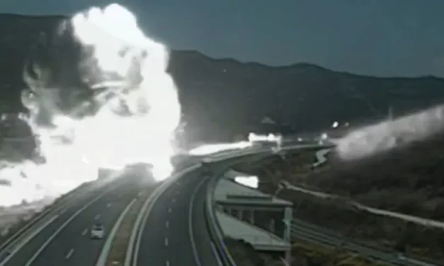 Άδωνις: Συνταρακτική αποκάλυψη από ΚΚΕ για το αίτιο της έκρηξης στα Τέμπη -Τώρα, πώς θα αντιδράσει η κοινή γνώμη;