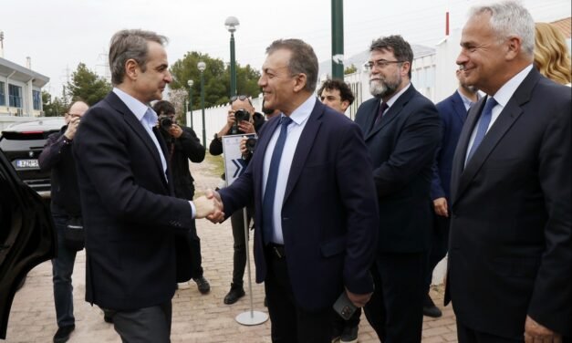 Στην Αμοργό ο Υπουργός Αθλητισμού, Γιάννης Βρούτσης, συνοδεύοντας τον Πρωθυπουργό, Κυριάκο Μητσοτάκη