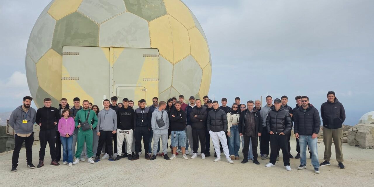 Εκπαιδευτική «Αποστολή» στη Μύκονο: Οι Μαθητές του ΕΠΑΛ Είδαν Πώς Φυλάσσεται ο Ελληνικός Ουρανός