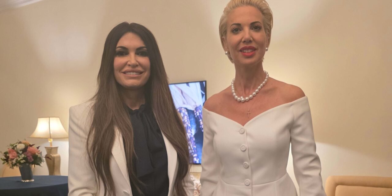 Η Κατερίνα Μονογυιού στη δεξίωση της νέας Πρέσβεως των ΗΠΑ – Πρόσκληση στην Kimberly Guilfoyle και στους υπουργούς να επισκεφθούν Μύκονο και Κυκλάδες