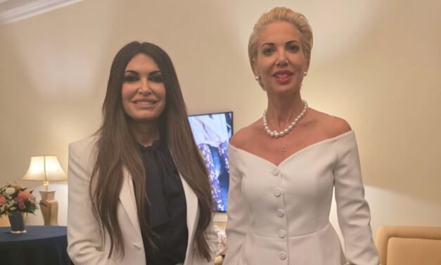 Η Κατερίνα Μονογυιού στη δεξίωση της νέας Πρέσβεως των ΗΠΑ – Πρόσκληση στην Kimberly Guilfoyle και στους υπουργούς να επισκεφθούν Μύκονο και Κυκλάδες