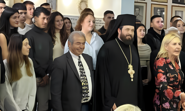 Ο Δημήτρης Κουτσούκος τίμησε την Αδελφότητα Ανωμεριτών: «Δεν θα αφήσουμε αναπάντητα όσα λέγονται για τη Μύκονο» (video)