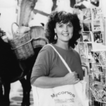 Πέθανε η Πολίν Κόλινς – Η βρετανίδα ηθοποιός, αγαπητή στην Ελλάδα από την ταινία που γυρίστηκε στη Μύκονο τη δεκαετία του 1980