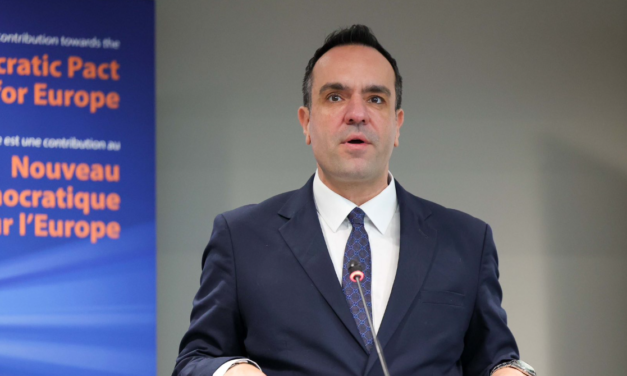 Ο Κωνσταντίνος Κουκάς εισηγητής για τη Δημοκρατία στην Ευρώπη – Συμμετοχικός ρόλος πόλεων και περιφερειών