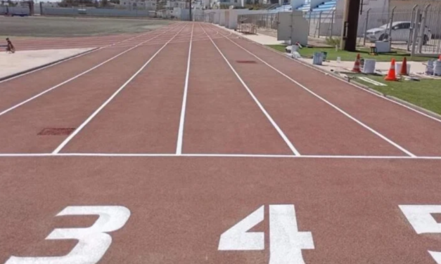 Δήμος Μυκόνου: «Στοπ» σε καρότσια, πατίνια και ποδήλατα στο γήπεδο του Κόρφου – Αυστηρή προειδοποίηση για την ασφάλεια των αθλούμενων