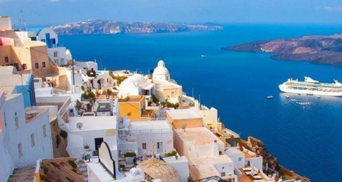 Νέο πάγωμα οικοδομών σε Μύκονο, Σαντορίνη, Υμηττό έως το 2026 – Σφίγγει ο κλοιός για τα αυθαίρετα