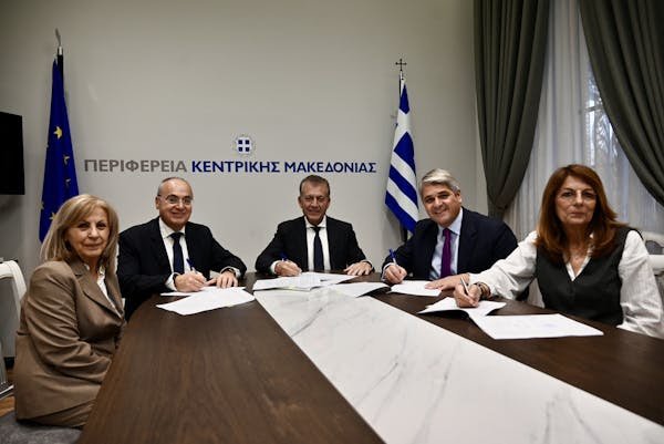 Υπογράφηκε, από τον Γιάννη Βρούτση στην Περιφέρεια Κεντρικής Μακεδονίας, η Προγραμματική Σύμβαση της ολοκλήρωσης ενός ακόμα σημαντικού Έργου αναγέννησης αθλητικής εγκατάστασης στη Βόρεια Ελλάδα