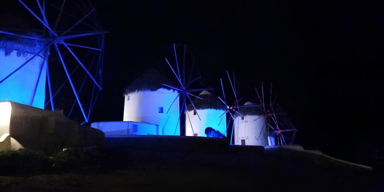 Το Νησί των Ανέμων λάμπει: Οι Ανεμόμυλοι φωτίζονται και δημιουργούν χριστουγεννιάτικη ατμόσφαιρα