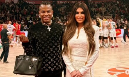 Ο στιλίστας της Κίμπερλι Fancy James Ερωτεύτηκε την Ελλάδα – «Η Μύκονος είναι το αγαπημένο μου νησί!»