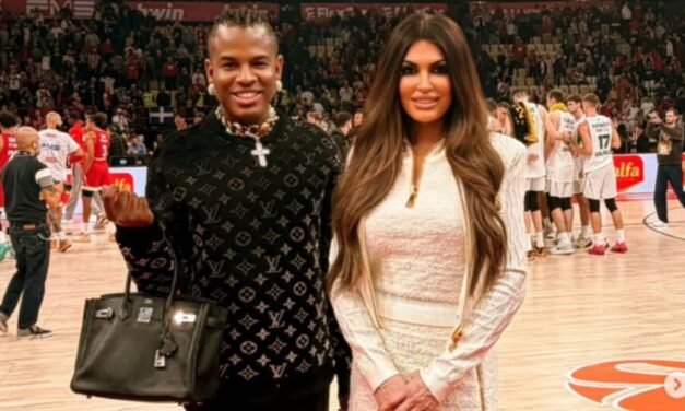 Ο στιλίστας της Κίμπερλι Fancy James Ερωτεύτηκε την Ελλάδα – «Η Μύκονος είναι το αγαπημένο μου νησί!»