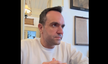 Κωνσταντίνος Κουκάς: «Σωστή και Δίκαιη Επιλογή» η επαναφορά στα €100 – Το επίδομα που γεννήθηκε στη Μύκονο και διευρύνθηκε πανελλαδικά (video)