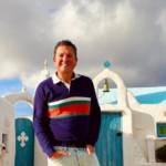 Γιάννης Πουλόπουλος: Καλά Χριστούγεννα από τη Μύκονο – Οι εντυπωσιακές εικόνες και οι ευχές για το 2026