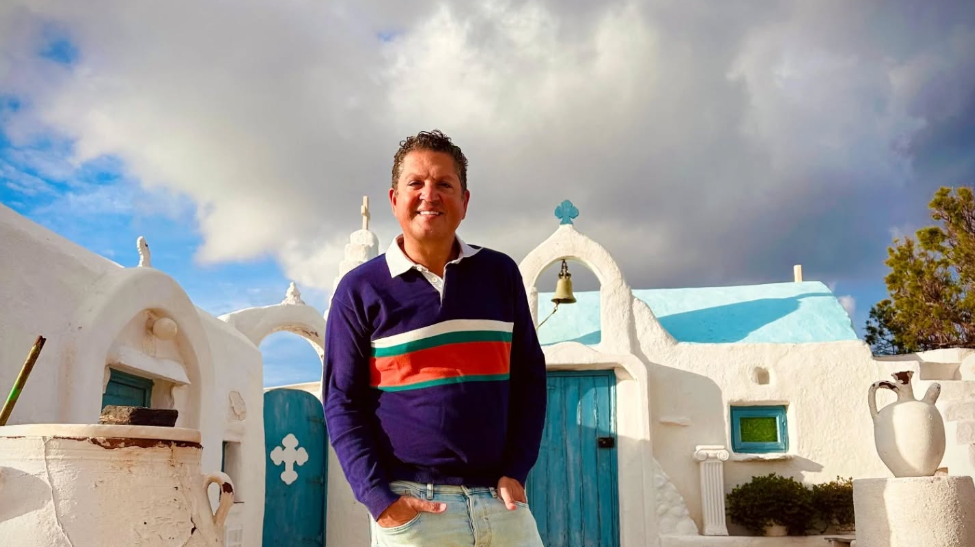 Γιάννης Πουλόπουλος: Καλά Χριστούγεννα από τη Μύκονο – Οι εντυπωσιακές εικόνες και οι ευχές για το 2026