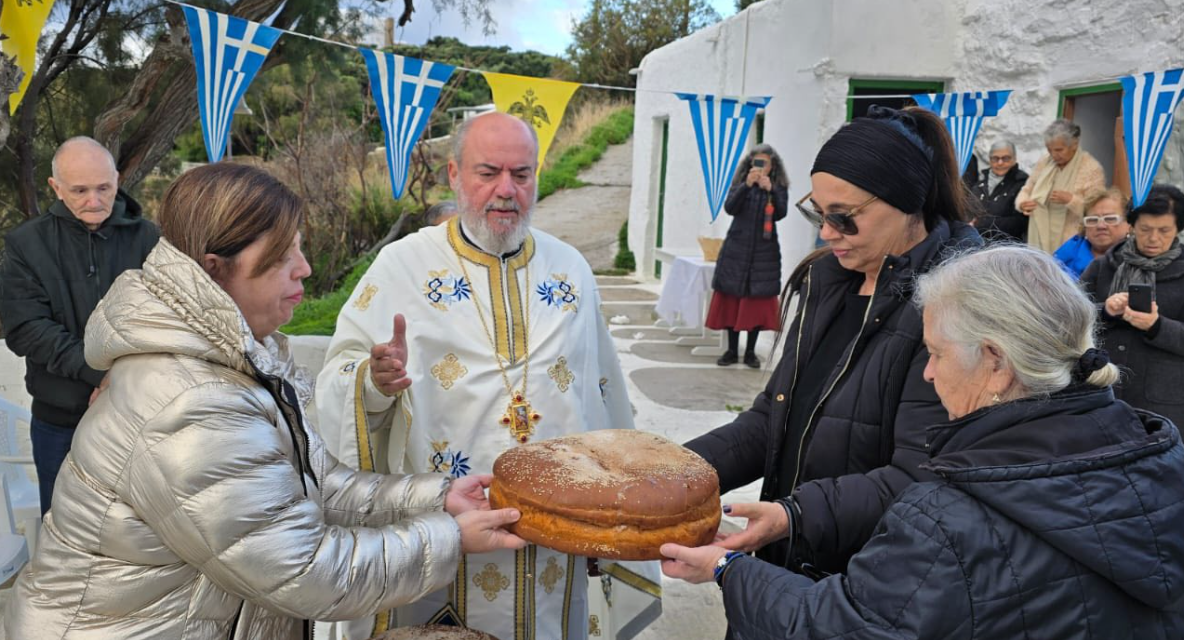 Με κατάνυξη και υπό βροχή ο εορτασμός του Αγίου Στεφάνου στη Μύκονο