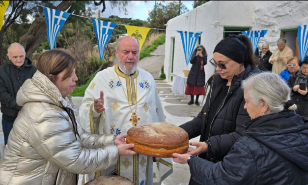 Με κατάνυξη και υπό βροχή ο εορτασμός του Αγίου Στεφάνου στη Μύκονο