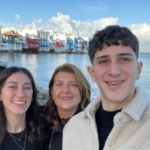 Το χριστουγεννιάτικο μήνυμα του Νίκου Γκέλου με την οικογένειά του