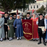 Η Μύκονος «ταξίδεψε» στην Καβάλα! – Ο Χορευτικός Όμιλος «Μαντώ» μάγεψε στο 3ο Χριστουγεννιάτικο Φεστιβάλ