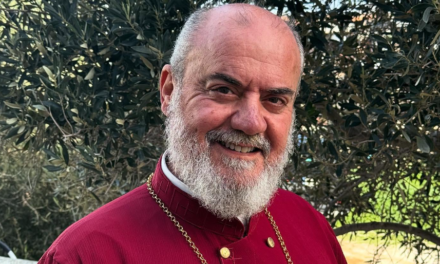 Χριστούγεννα με την καρδιά μας: Το συγκινητικό μήνυμα του Αρχιερατικού Επιτρόπου Μυκόνου Πέτρου Μαραγκόύ