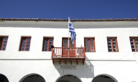 Ο Δήμος Μυκόνου ανακοινώνει το συμβολικό κλείσιμο του συνόλου των υπηρεσιών του Δήμου