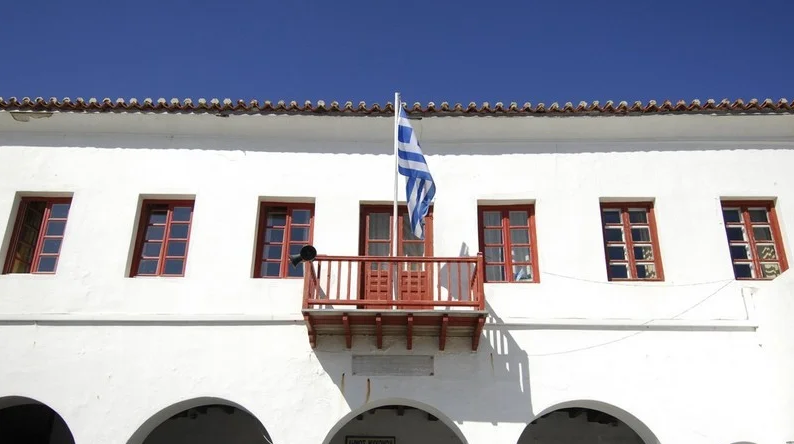 Ο Δήμος Μυκόνου ανακοινώνει το συμβολικό κλείσιμο του συνόλου των υπηρεσιών του Δήμου