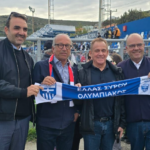 Μύκονος και Σύρος «ενώθηκαν» στο γήπεδο – Δήμαρχοι Βερώνης και Αθανασίου παρακολούθησαν την αναμέτρηση Ελλάς Σύρου-Ολυμπιακός