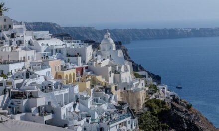 Μπλόκο στη δόμηση στη Σαντορίνη