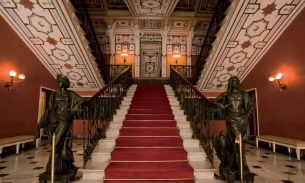 Η Ελλάδα των βασιλιάδων: Ανάκτορα, βίλες και τα θερινά καταφύγια της αριστοκρατίας