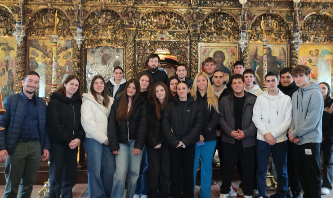 Ο Ηγούμενος π. Αλέξιος Παπαδόπουλος υποδέχθηκε τη μαθητιώσα νεολαία του ΓΕΛ Μυκόνου στην Παναγία Τουρλιανή