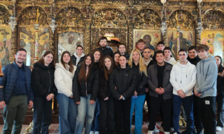 Ο Ηγούμενος π. Αλέξιος Παπαδόπουλος υποδέχθηκε τη μαθητιώσα νεολαία του ΓΕΛ Μυκόνου στην Παναγία Τουρλιανή