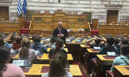 Στη Βουλή των Ελλήνων το 2ο Δημοτικό Σχολείο Μυκόνου: Ξενάγηση από τον Φίλιππο Φόρτωμα
