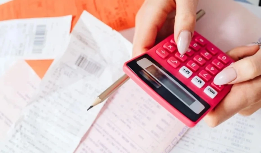 Εβδομάδα αυξήσεων για 1 εκατ. εργαζόμενους στον ιδιωτικό τομέα: Οι μεγάλοι κερδισμένοι, πόσα θα δουν στον μισθό τους – Δείτε παραδείγματα